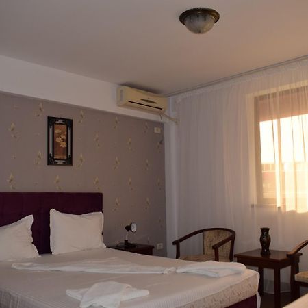 Hotel Ibiza Eforie Nord Buitenkant foto