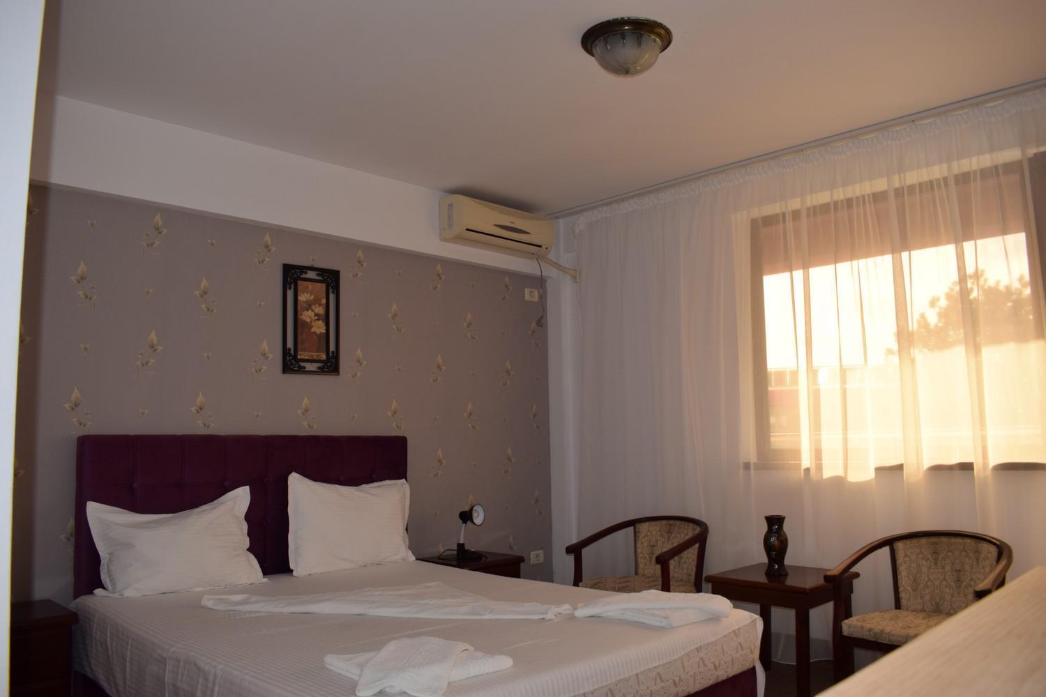 Hotel Ibiza Eforie Nord Buitenkant foto